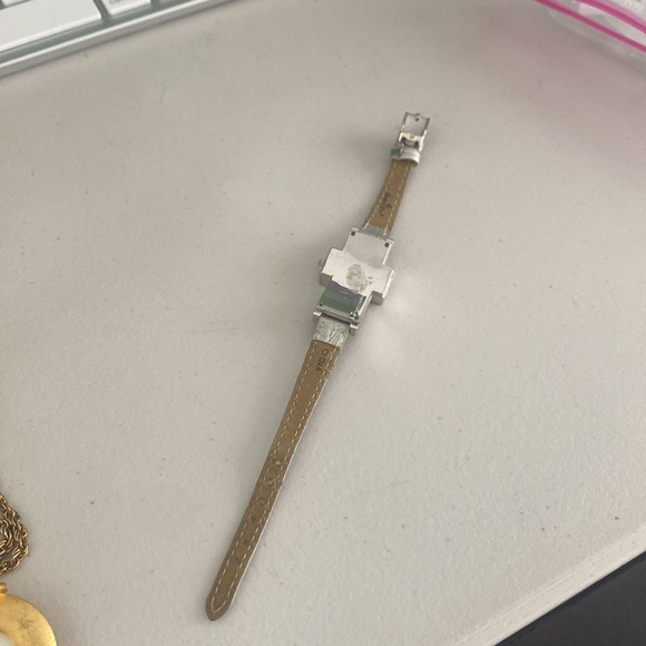 Geneva cross watch in good condition - Picture 3 of 4